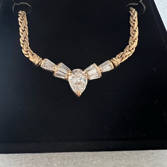 18 K Gold plated Great Quality with unusual CZ Necklace NWT in original box - Picture 16 of 16